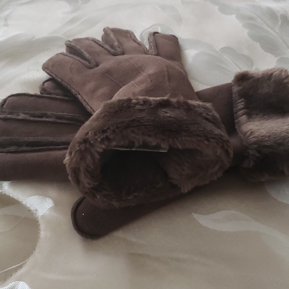 Gloves - Picture 5 of 6
